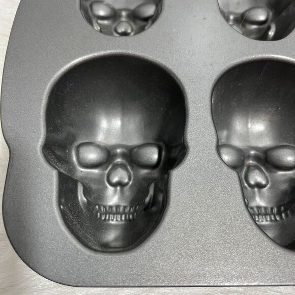 NWOB Nordic Ware Skull 6 Cakelet Bakeware Halloween, Day Of The Dead - Picture 5 of 12